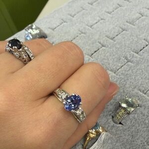 Lavian tanzanite and diamond ring - size 7